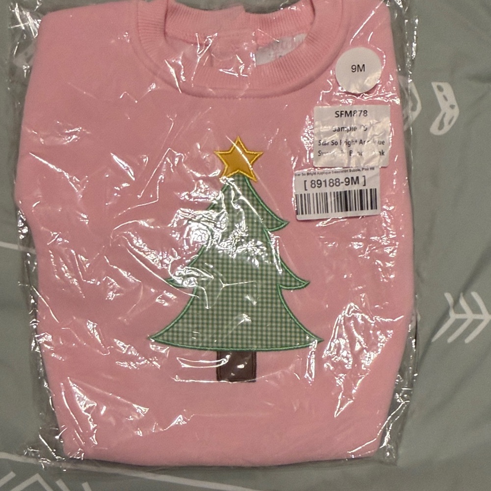 🚨NWT STITCHY FISH🚨Festive Pink Kids Sweatshirt with Christmas Tree